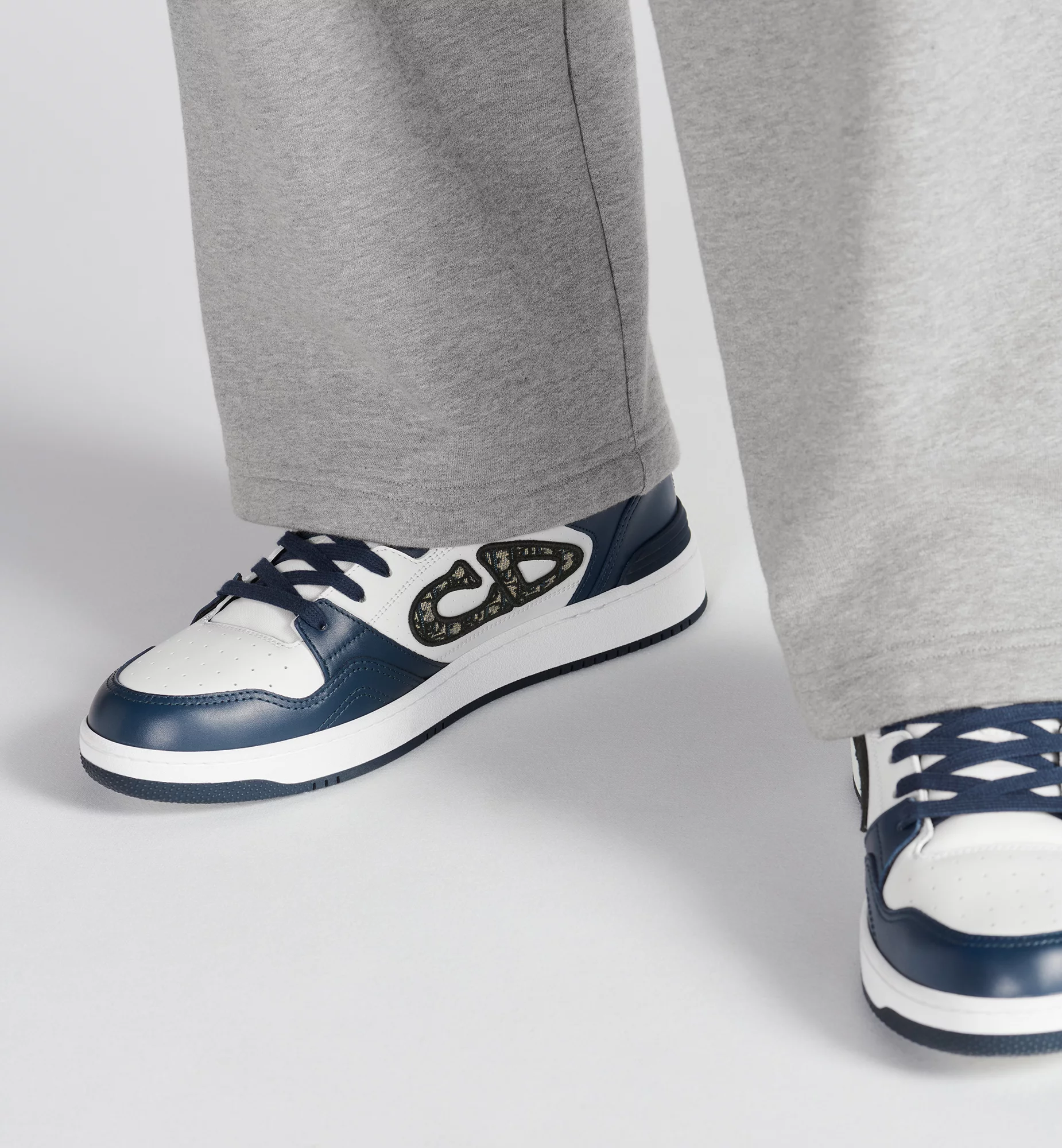 LOOK_H_25_1_LOOK_385_E24