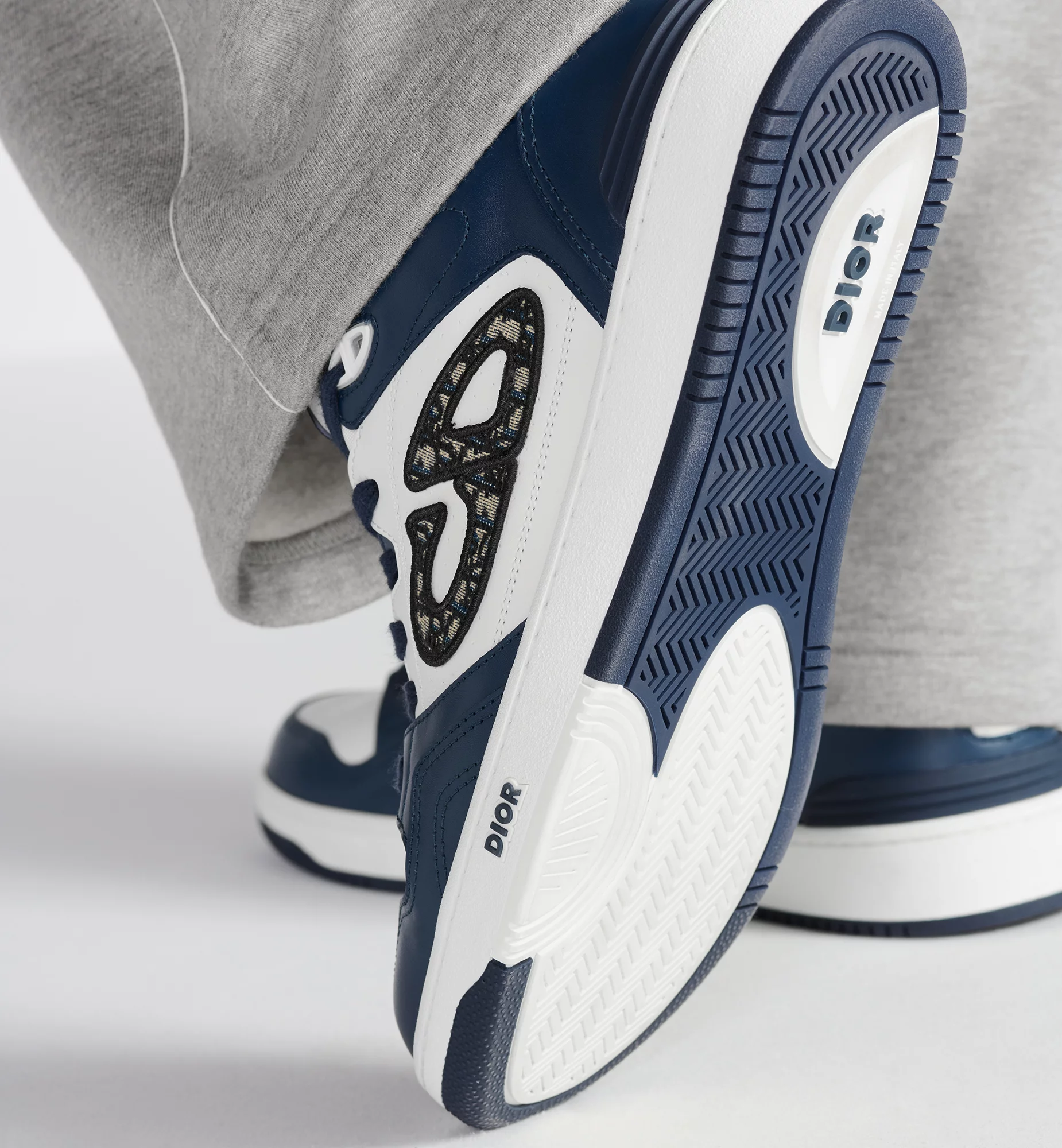 LOOK_H_25_1_LOOK_385_E25