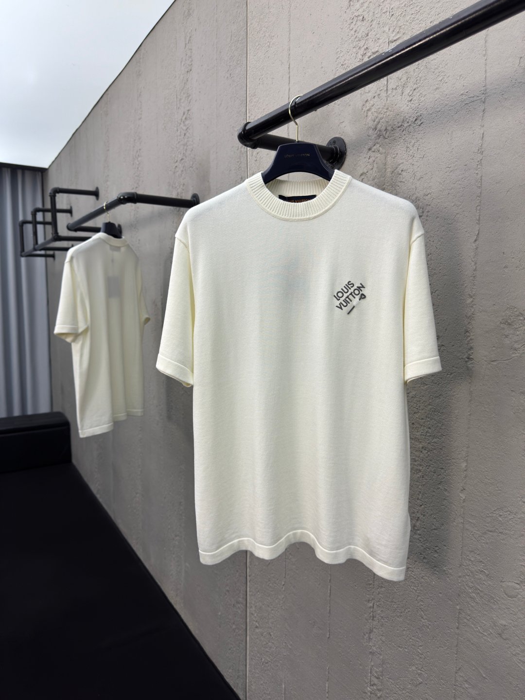 LV T-shirt Ivory logo